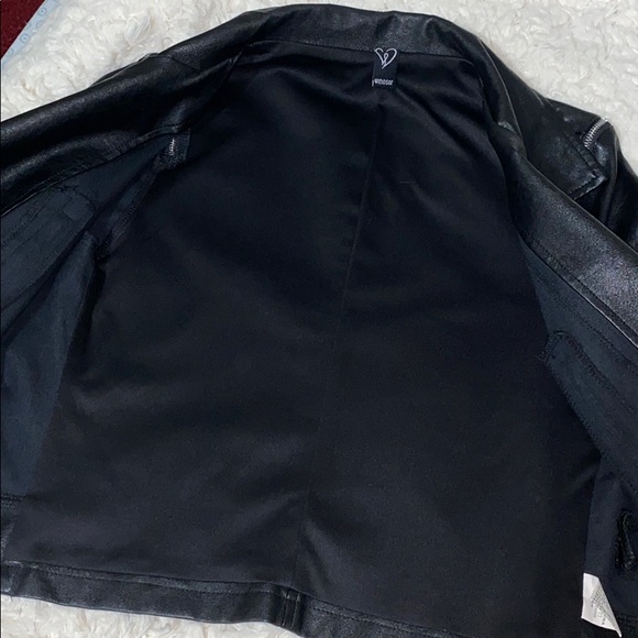 🦋🖤black leather jacket🖤🦋 - Picture 9 of 11